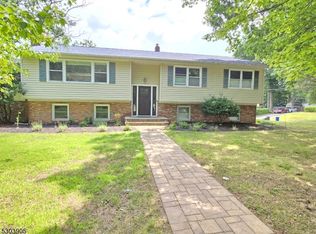 38 Ferncliff Rd, Morris Plains, NJ 07950