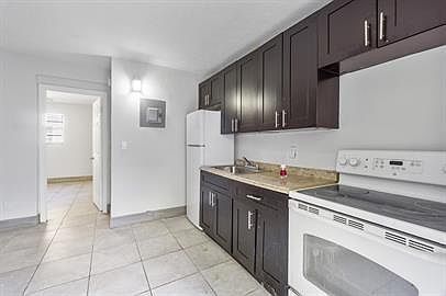 2nd image of 332 SW 3rd St #15506392