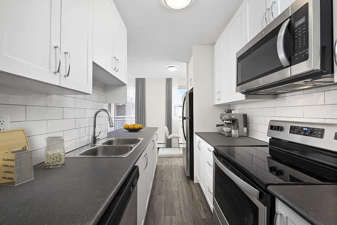 500 Glenelm Cres. — Photo 1