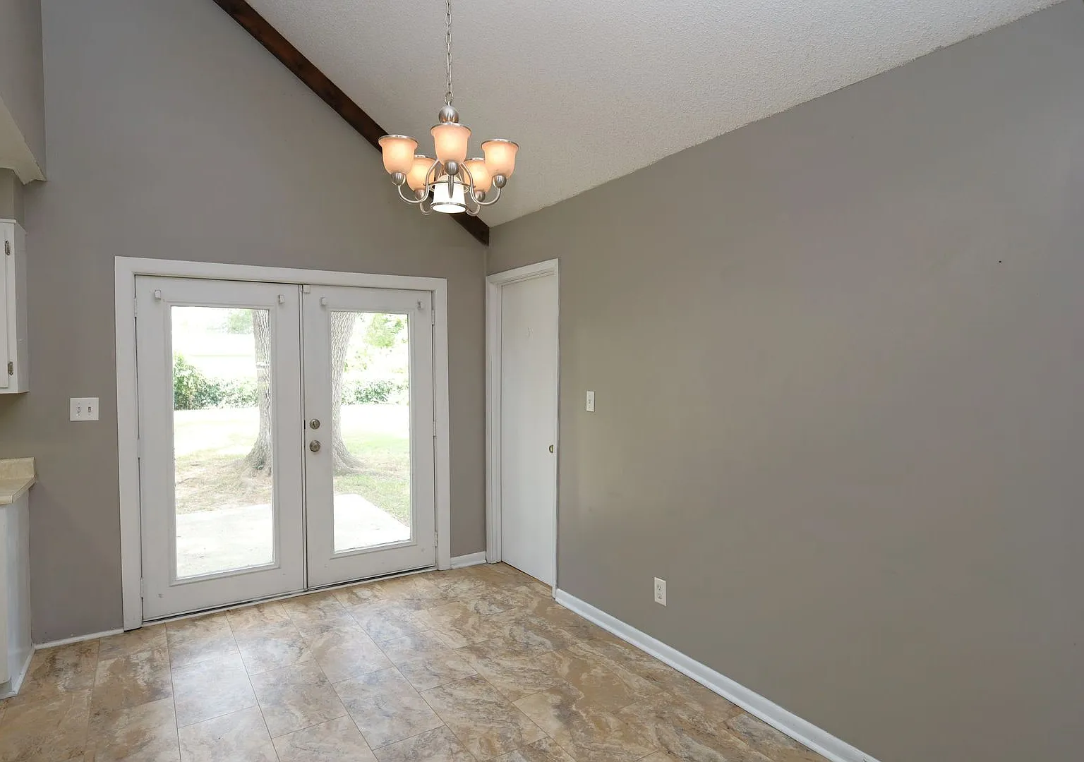 3905 Danube Cir — Photo 3