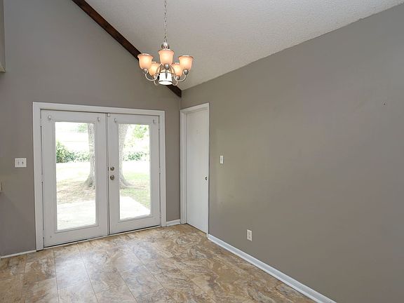 3rd image of 3905 Danube Cir