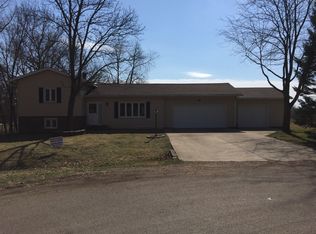 25991 Longview Rd, Hopedale, IL 61747