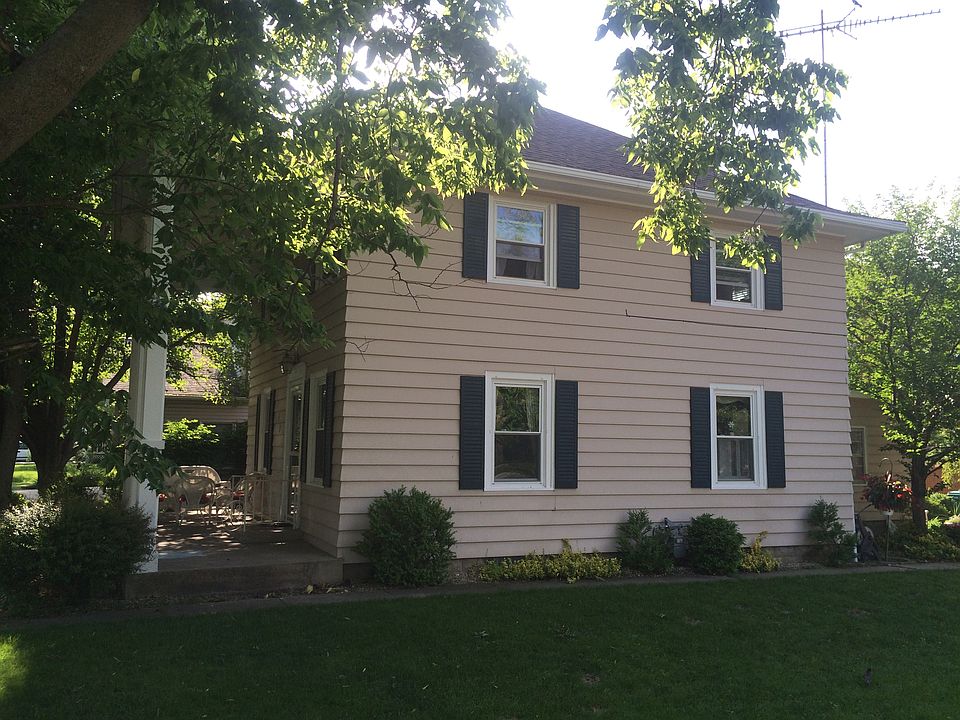 1st image of 160 E 2nd St
