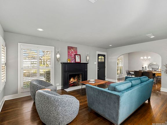 5th image of 166 CLAYWELL DR