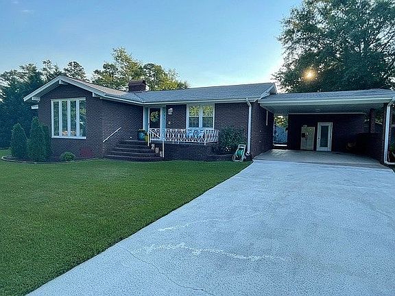 Carport w/ ac utility room