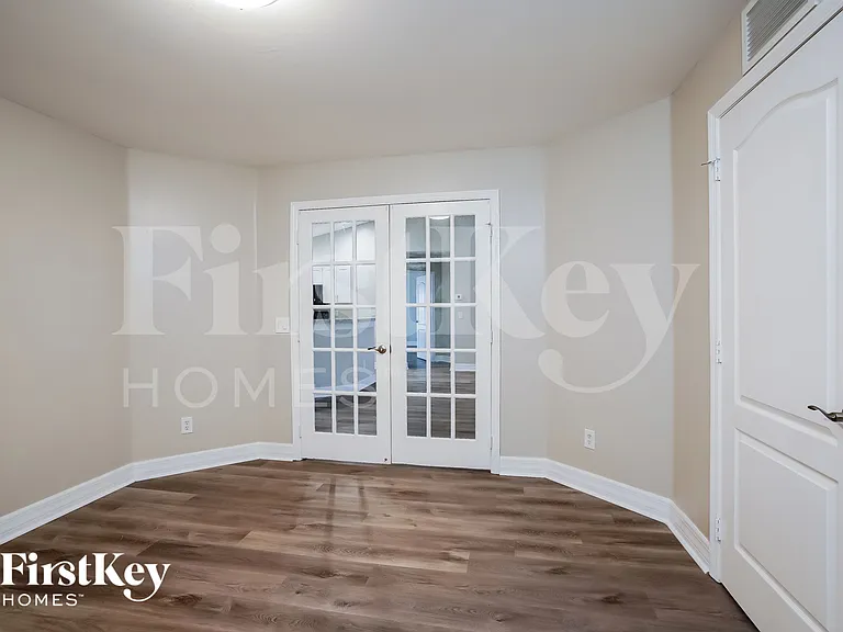 629 NE Juanita Ct — Photo 14
