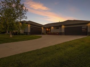 1818 N 197th St, Elkhorn, NE 68022
