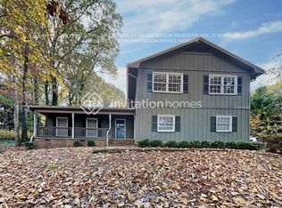 960 Hunterhill Dr, Roswell, GA 30075