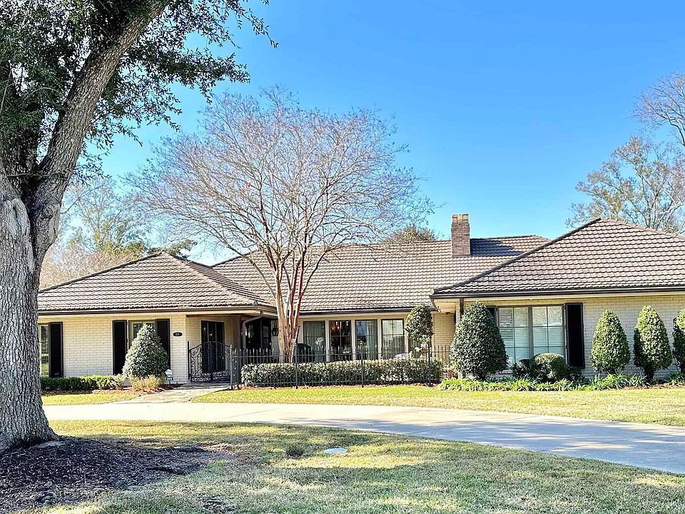 1st image of 205 Oak Alley Dr