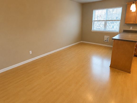 4th image of 2180 Washington St #103