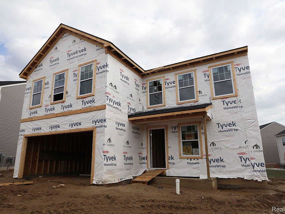 1st image of 562 Village Pointe Cir