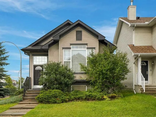 5 Cranberry Way SE, Calgary, AB T3M 1K1