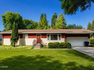 2904 Chestnut St, Grand Forks, ND 58201