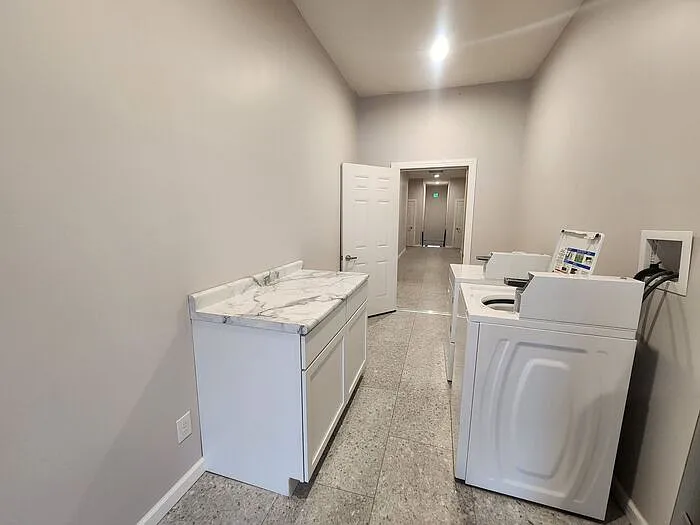2 bed, 1.0 bath, 660 sqft, $900 — Photo 2