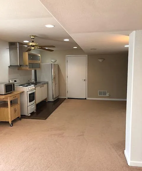 2046 Dailey Ln — Photo 10