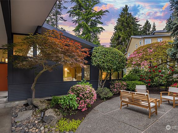 2nd image of 109 109th Avenue SE