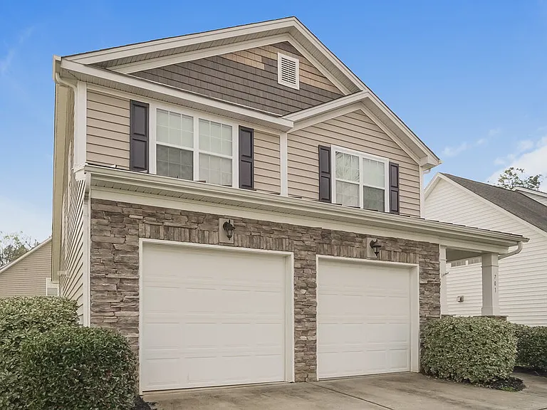 701 Hicklin Dr — Photo 4