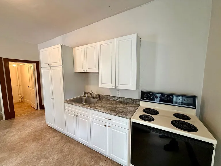 1305 Merrill Ave — Photo 2
