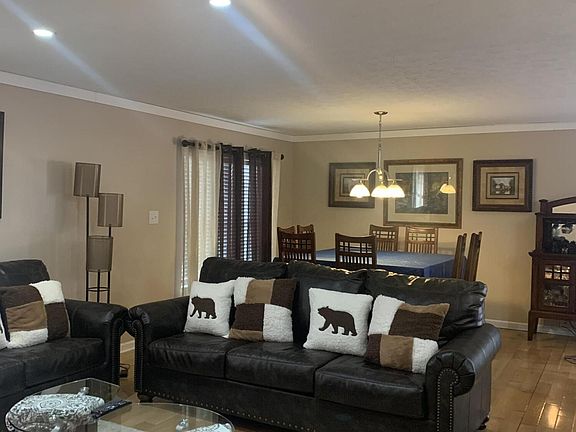 3rd image of 832 Morton Dr