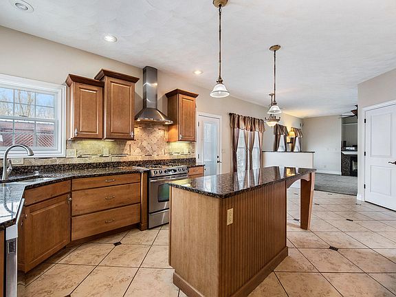 5th image of 6393 Markham Ln