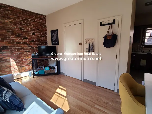 5 Charter St APT 7, Boston, MA 02113