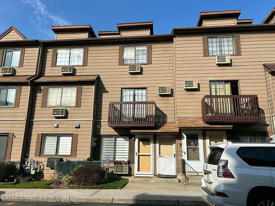1st image of 27A Daffodil Ln #102
