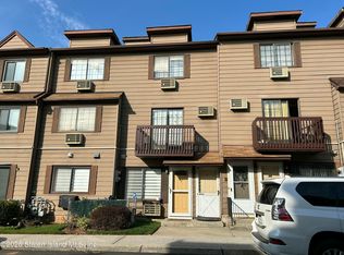 27A Daffodil Ln #102, Staten Island, NY 10314