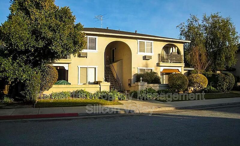 1st image of 1104 Delna Manor Ln APT 4