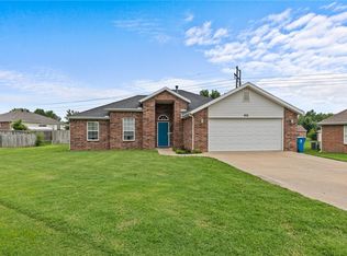 902 SW Apache Ct, Bentonville, AR 72712