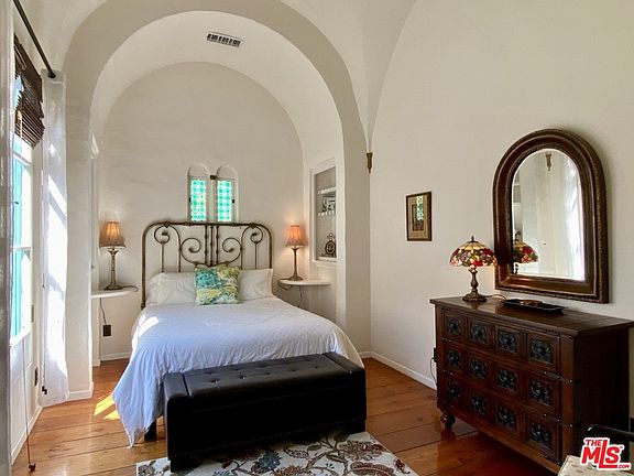 5th image of 2000 N Highland Ave #7