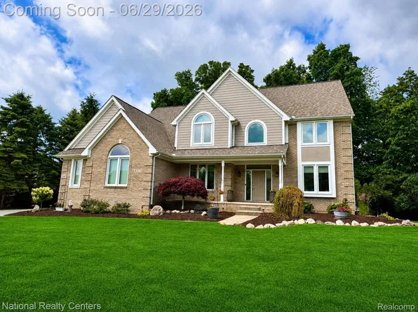 4577 Darlene Dr, Commerce Township, MI 48382
