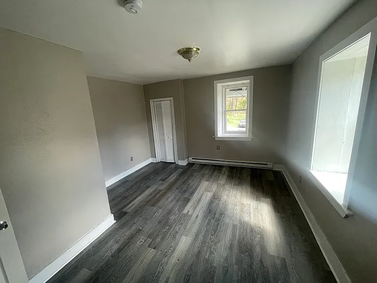 755 W Lincoln Highway — Photo 2