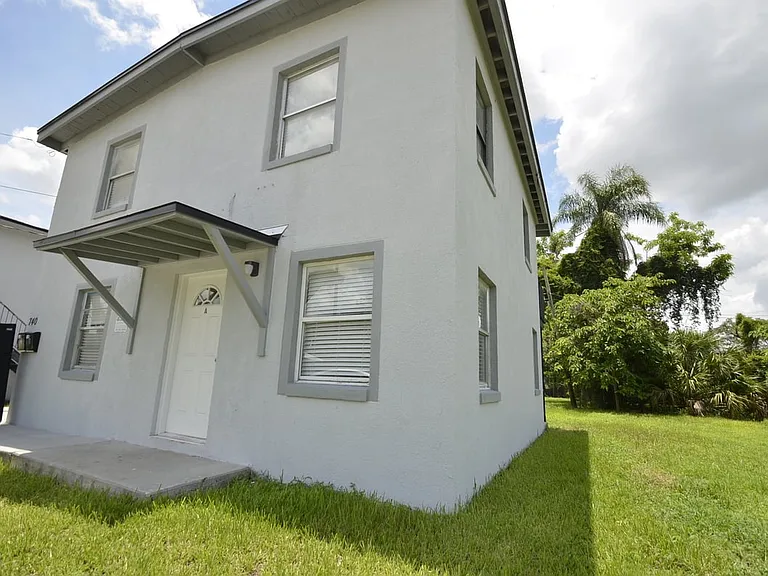 740 W Robinson St — Photo 8
