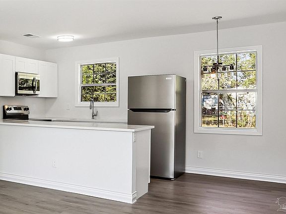 5th image of 1016 Fremont Ave