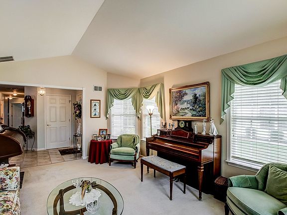 4th image of 23 Strawberry Ln
