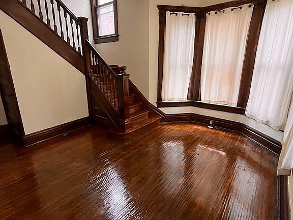 3rd image of 384 E Oakland Ave #1/2