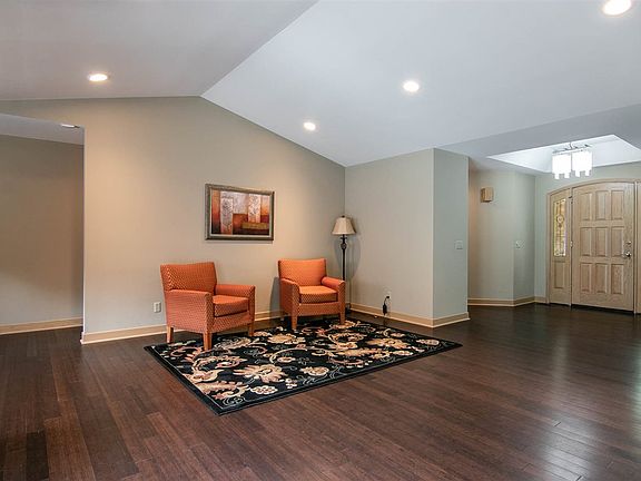 2nd image of 616 Regents Ct