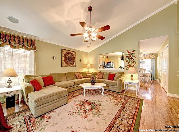 3rd image of 813 Garden Meadow Dr