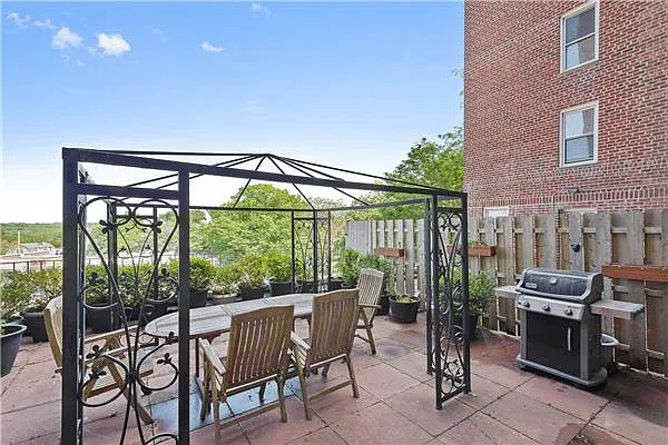 Sold by Exclusive Properties Sotheby's International Realty | media 2