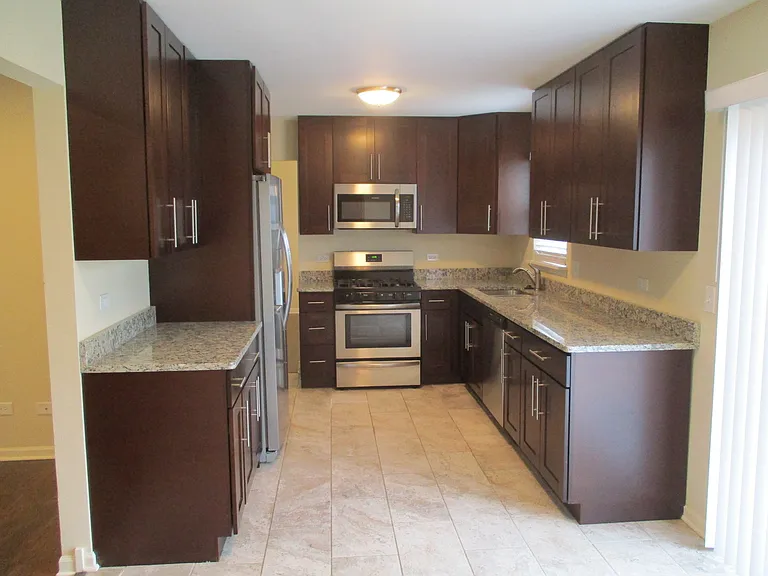 1161 Foxglove Ln — Photo 9