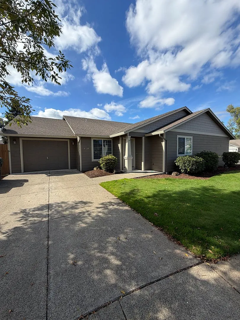 Charming Duplex in SE Salem — Photo 1