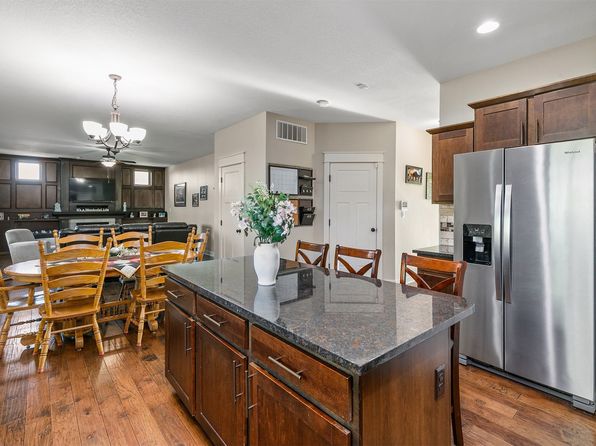 3414 163rd St, Urbandale, IA 50323