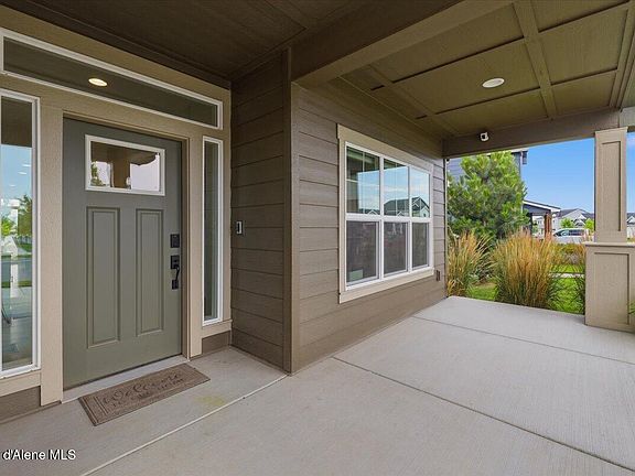 3rd image of 1096 E Percival Ln