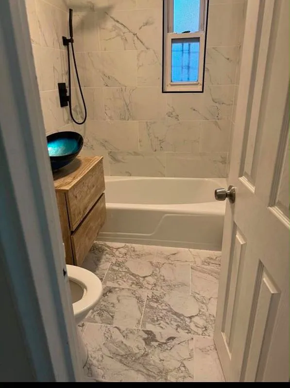 3 bed, 1.0 bath, 1279 sqft, $3,811 — Photo 4