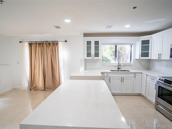 4th image of 1558 NW 1st Ave APT 1