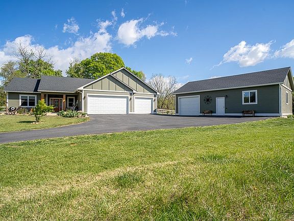 4th image of 99 Mount Ida Ln