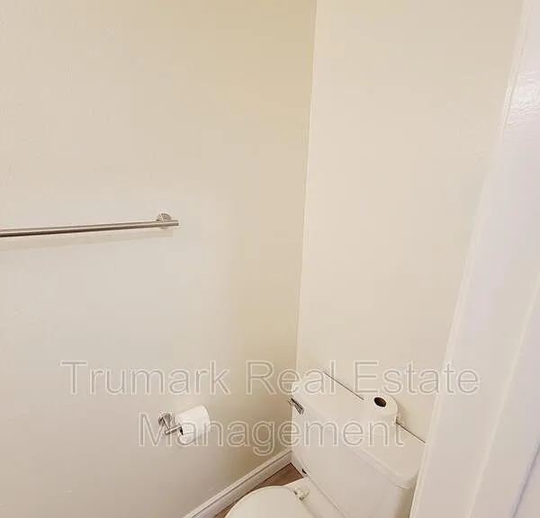 553 E Orange Grove Ave #D — Photo 7
