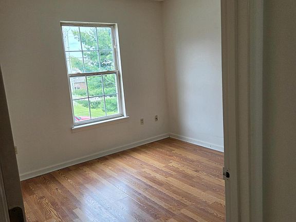 4th image of 1000 Heathcliff Dr APT 1