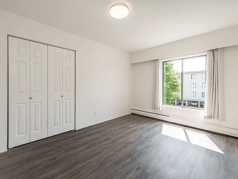 1575-360 Begbie St #1573 — Photo 26