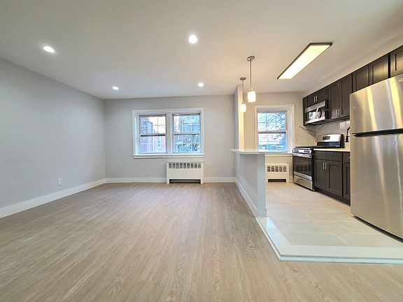2nd image of 84 Forest Hill Pkwy #3